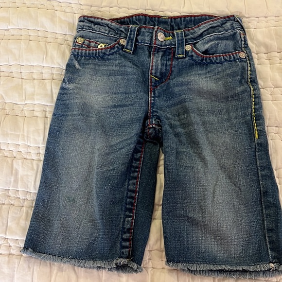 Boys true religion shorts - Picture 3 of 4